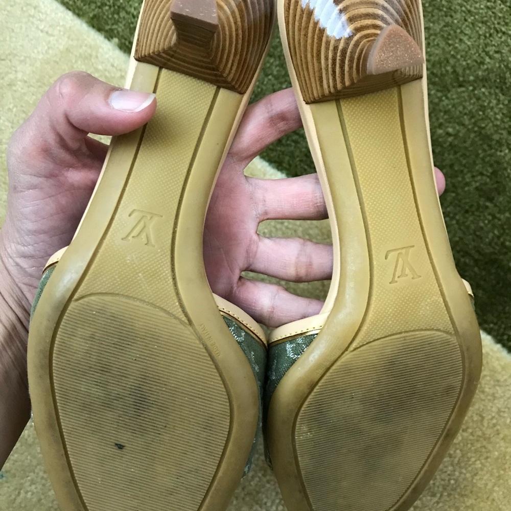 ❌SOLD❌Authentic Louis Vuitton denim kitten heels - Picture 4 of 8